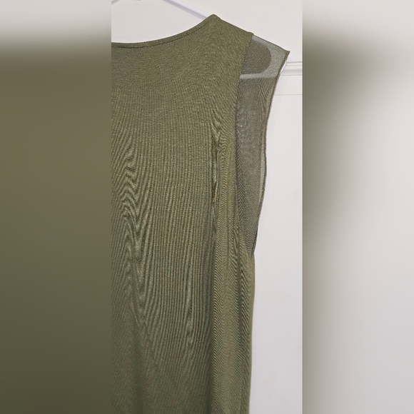 Women's Size Medium Tahari Green BNWOT Blouse! ✨️ - Picture 6 of 11